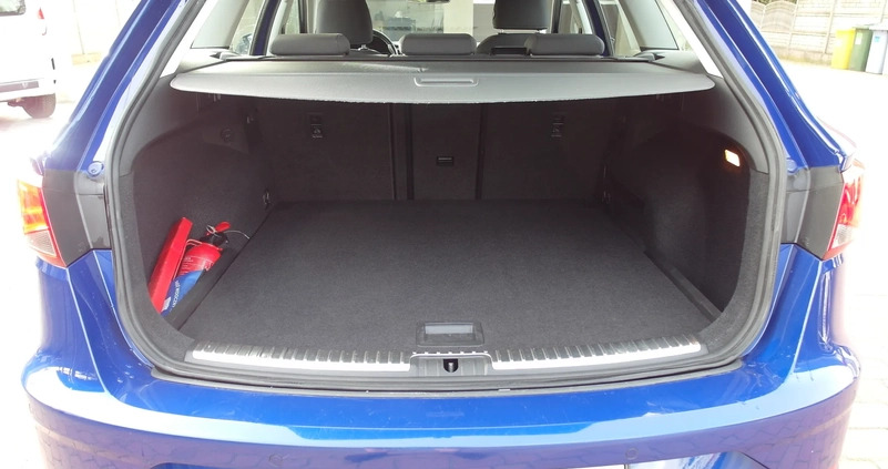 Seat Leon cena 48600 przebieg: 122000, rok produkcji 2019 z Wrocław małe 497